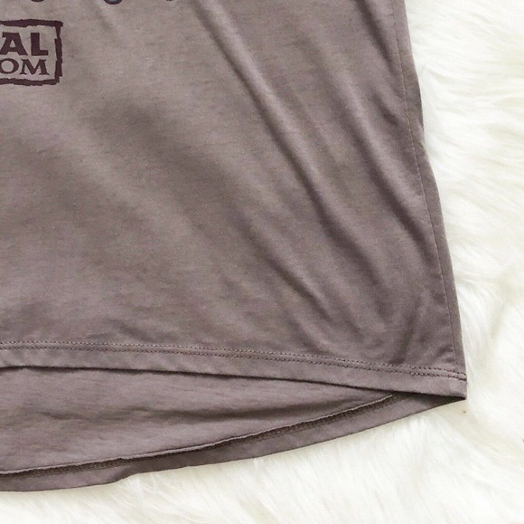 Disney Parks Animal Kingdom Hakuna Matata V-Neck T Shirt Medium New - Picture 7 of 9